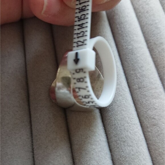 Italy OVAL BLACK ENAMEL SIGNET RING - Picture 3 of 9